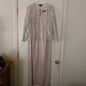 Beautiful Onyx Nite Woman's Gown Size 16